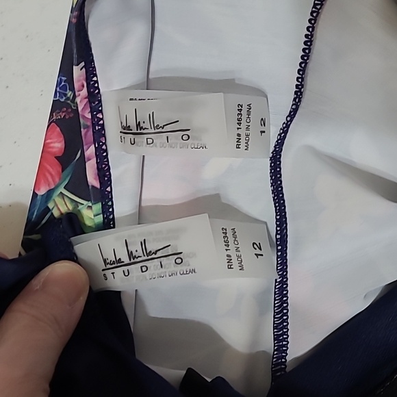 NWT Nicole Miller 2 piece navy floral swimsuit size 12 - Picture 5 of 7